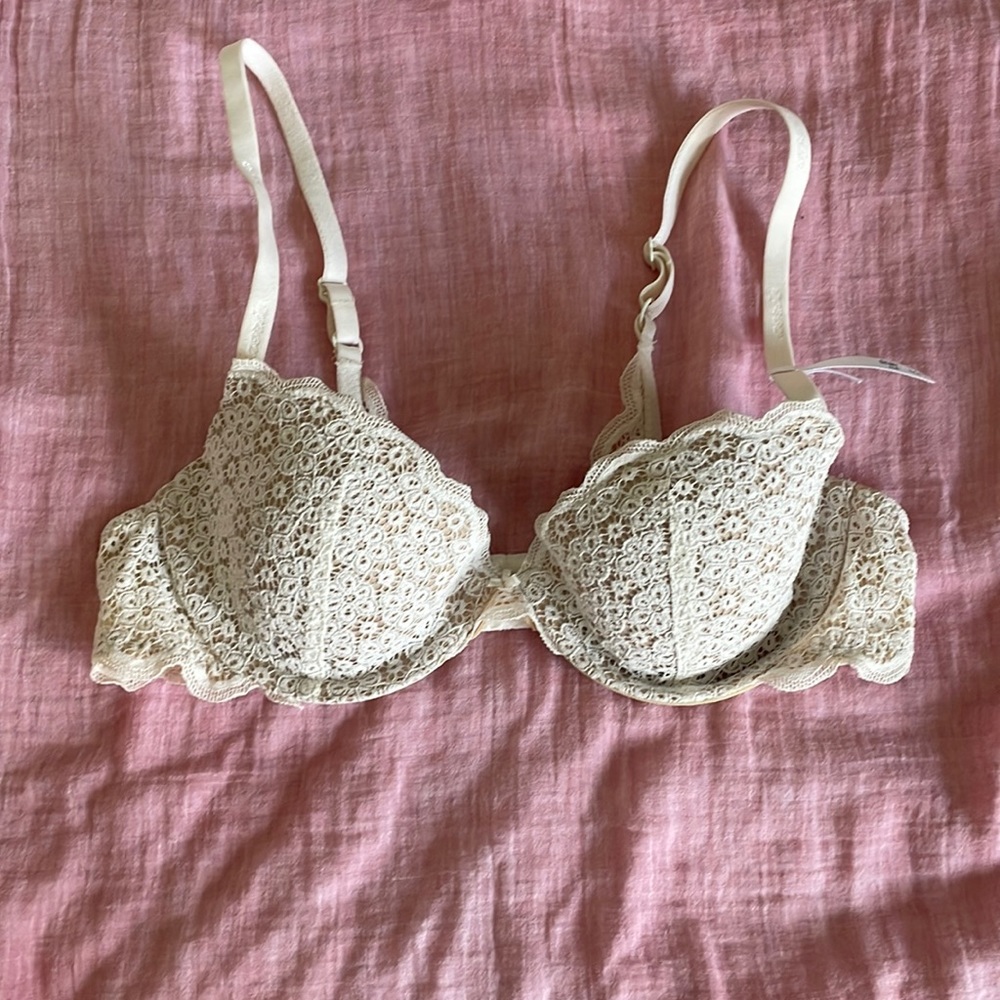 Vintage White Lace Bra / 34 B